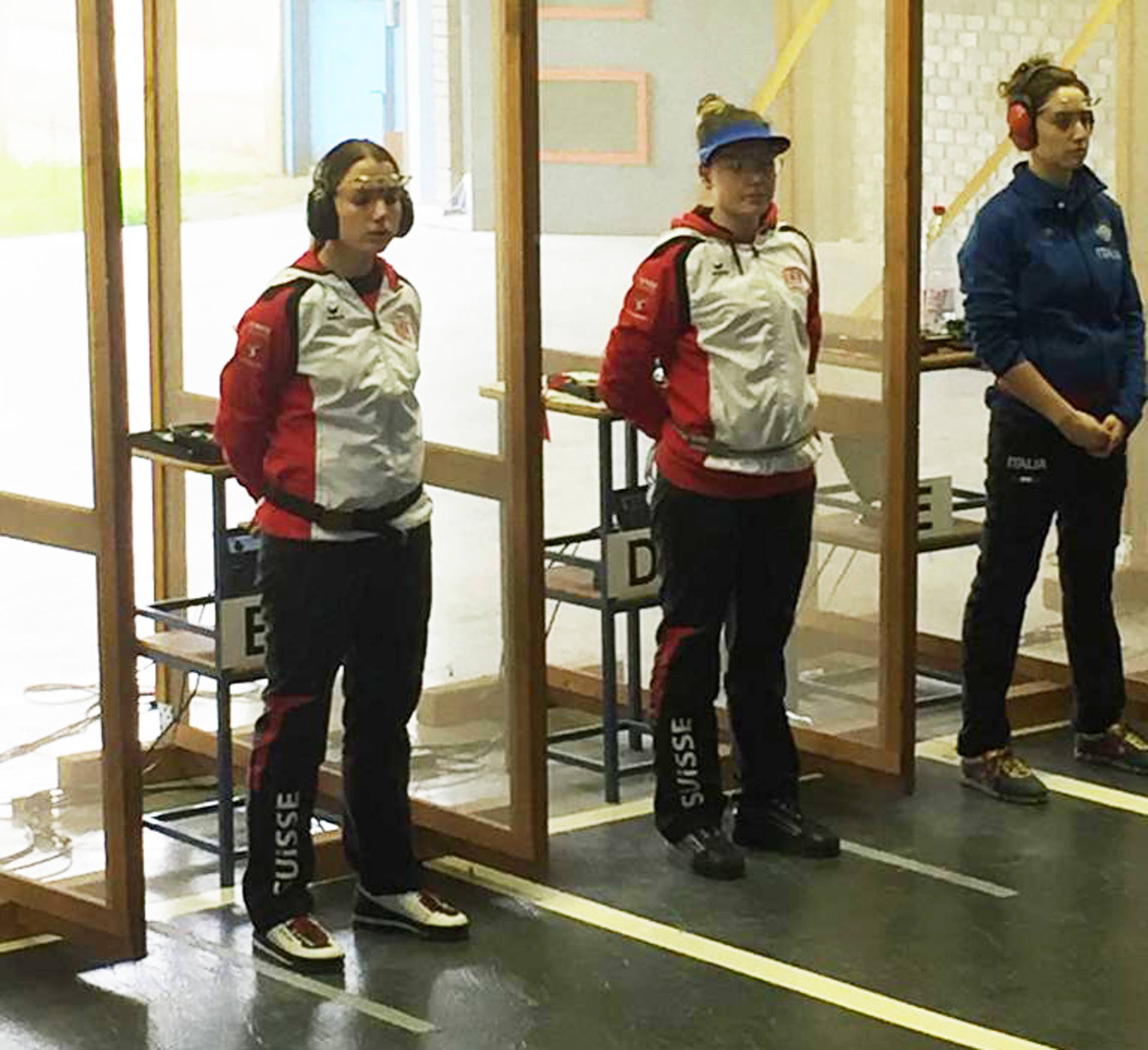 Sandra Stark (links) und Rebecca Villiger konnten sich beide für das Finale Sportpistole 25m qualifizieren. Für einen Podestplatz reichte es beiden nicht.