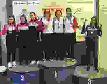 K1600_Nationensieger.JPG Franziska Stark, Sarina Hitz und Valentina Caluori (v.l.; Bildmitte) sorgten mit ihren Resultaten für Rang 1 in der Teamwertung vor Österreich (2.) und Ungarn (3.)