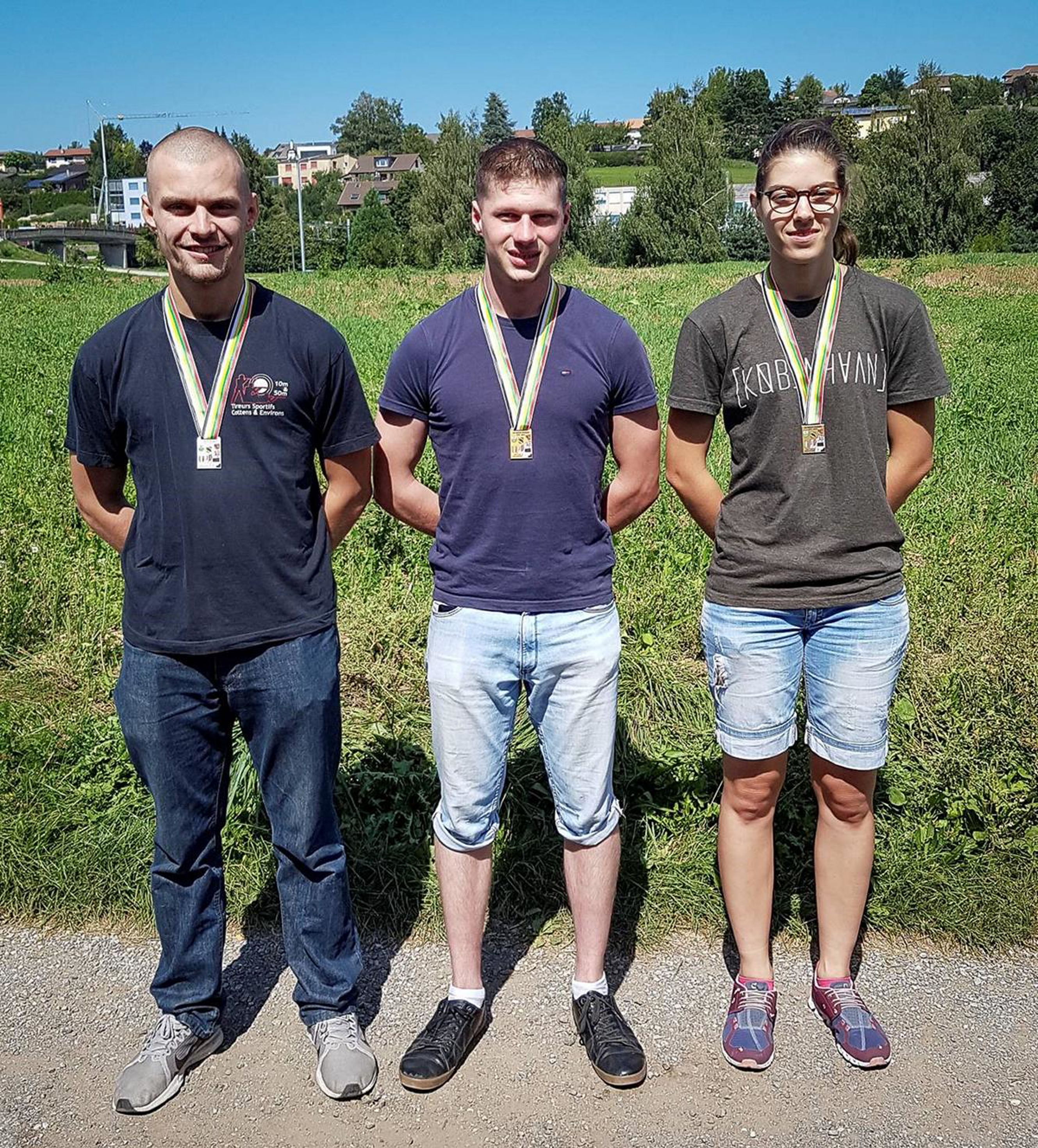 Les meilleurs résultats individuels du Tir romand PC 2019 avec, de gauche à droite, Ludovic Rohrbasser (2e), Robin Frund (1er) et Alicia Steiner (3e).