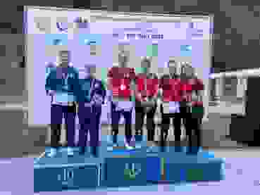 Podest Mixed Team G300 Zagreb.jpg 1. Schweiz 1 (Silvia Guignard und Gilles Dufaux); 2. Schweden (Elin Ahlin und Karls Olsson); 3. Schweiz 2 (Anja Senti und Pascal Bachmann)