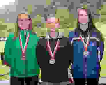 Kat A.jpg Die sichtlich stolzen drei Erstplatzierten der Kategorie A: Donatiello Larissa (Gretzenbach); Jäggi Emely (Niederbuchsiten); 3. Schreier Anna (Subingen-Deitingen)