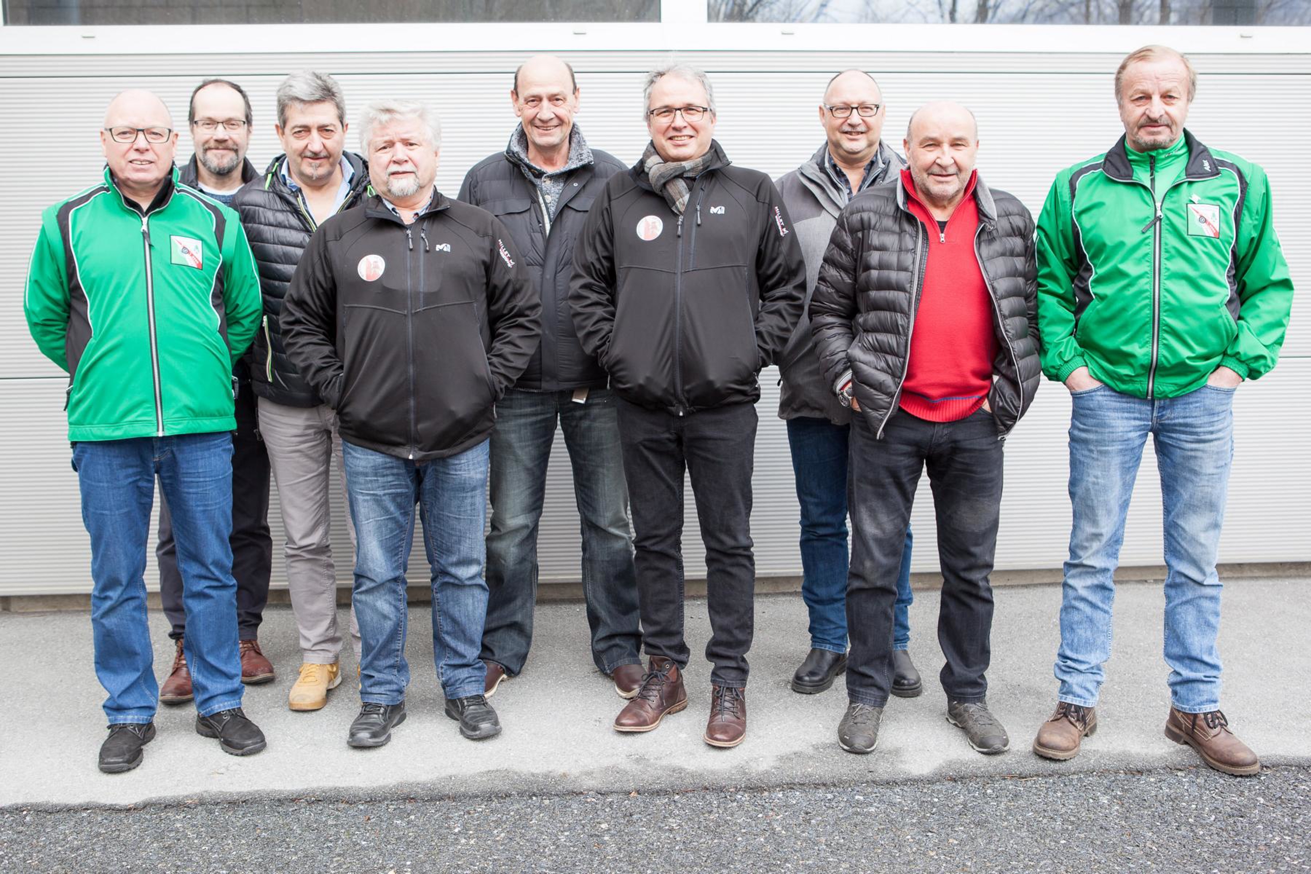 Die besten drei Gruppen in der Kategorie Veteranen Auflage an de Walliser Gruppenmeisterschaft Gewehr 10m (von links): Staldenried I, Meister Visp-Eyholz und Staldenried II.