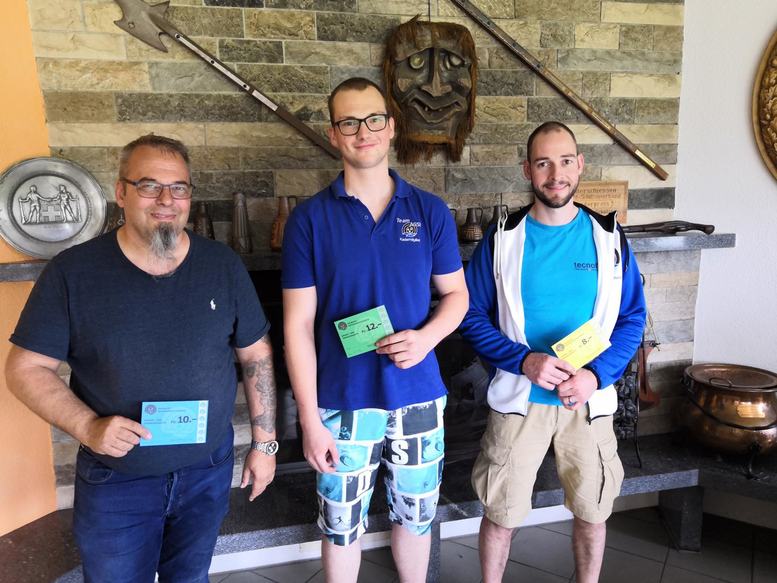Ivan Füglister (Mitte) siegte in der Einzelwertung liegend vor Ruedi von Arx (beide AG, links) und Raphael Bereuter (SUI).