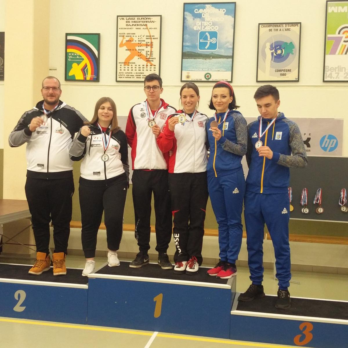 Dominierten die Konkurrenz: Team Schweiz 1 mit Sandra Stark und Jason Solari (Mitte).