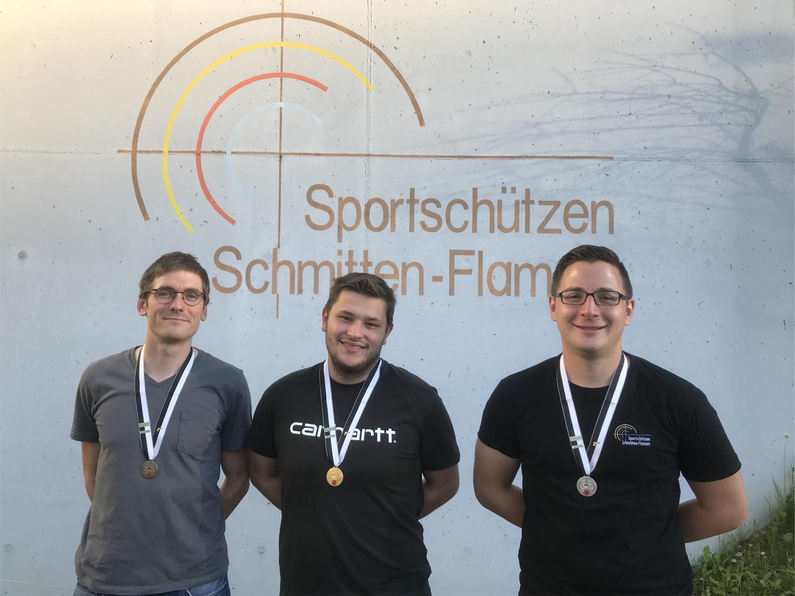 Das Podest (v.l.) 50m A (Freipistole): Samuel Grangier (3), Grégory Emmenegger (1), Laurent Stritt (2)