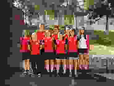 K1600_Teambild.JPG Das Schweizer JuniorInnen-Team in Pilsen (v.l.): Franziska Stark, Nicole Messmer, Joel Kym, Sarina Hitz, Sven Riedo, Sandra Arnold, Lukas Roth, Valentina Caluori und Jennnifer Kocher