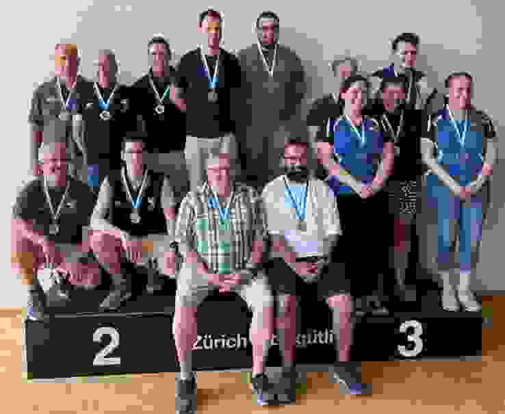 ZHSV GM G50 F Podest Elite Das Podest bei der Elite (v.l.): Dielsdorf (2.), Winterthur (1.), Zürich-Neumünster (3.).