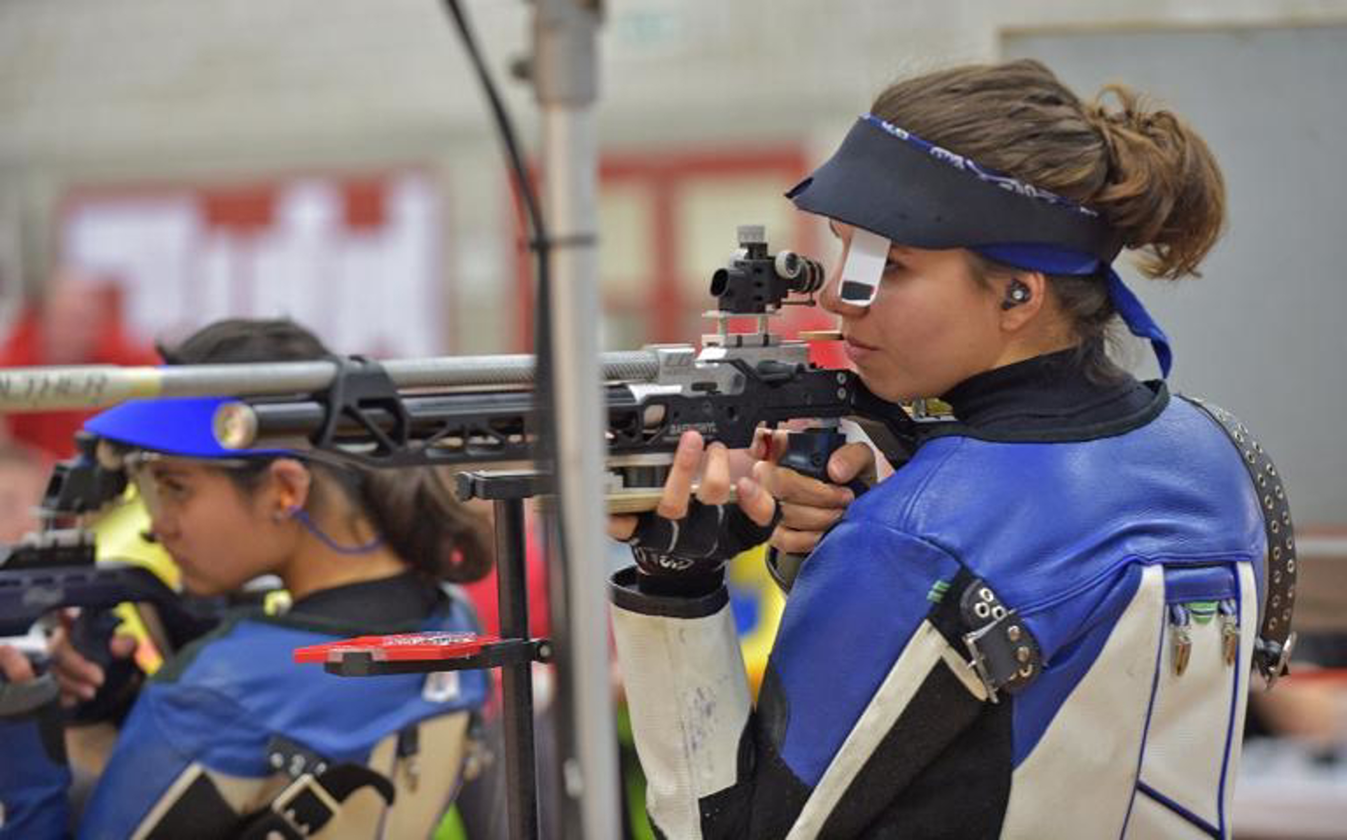 Die Fricker Gewehrschützin Chiara Leone demonstrierte im Final ihre Klasse mit einem Rekordvorsprung, im Hintergrund links Darunee Frossard.