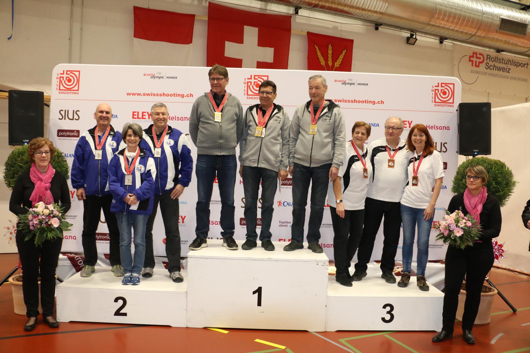 Das Trio aus Vully-Broye mit Pierre-Alain Dufaux, flankiert von den Sportschützen Schlieren Limmattal (links) und aus Affoltern am Albis.