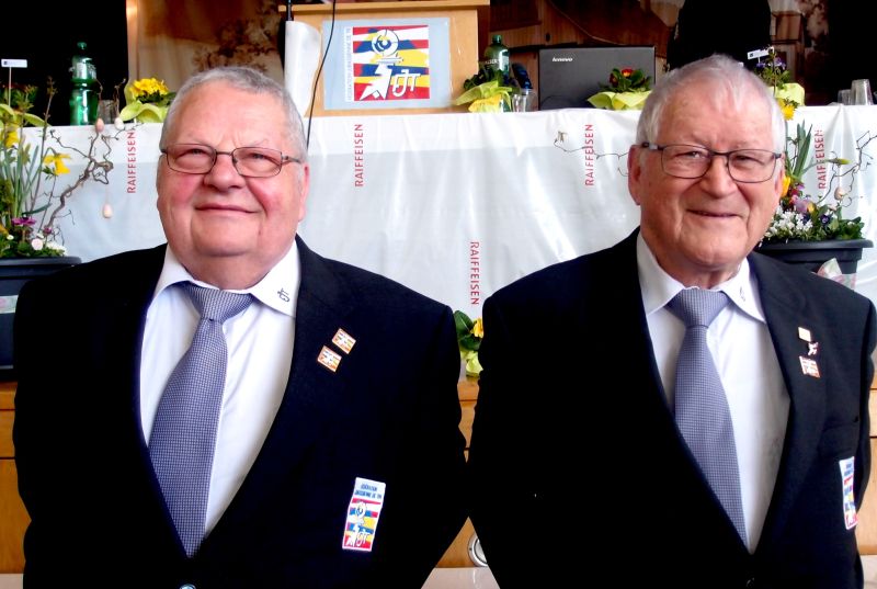 Joseph Riat (à gauche), nouveau membre d'honneur, et Marcelin Scherrer tirent leur révérence, mais ils ne quittent pas totalement le navire.