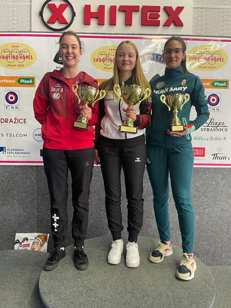 Das Podest G50m Dreistellung (v.l.): 2. Marta Szabo, 1. Nele Stark (GER), 3. Gitta Bajos (HUN)