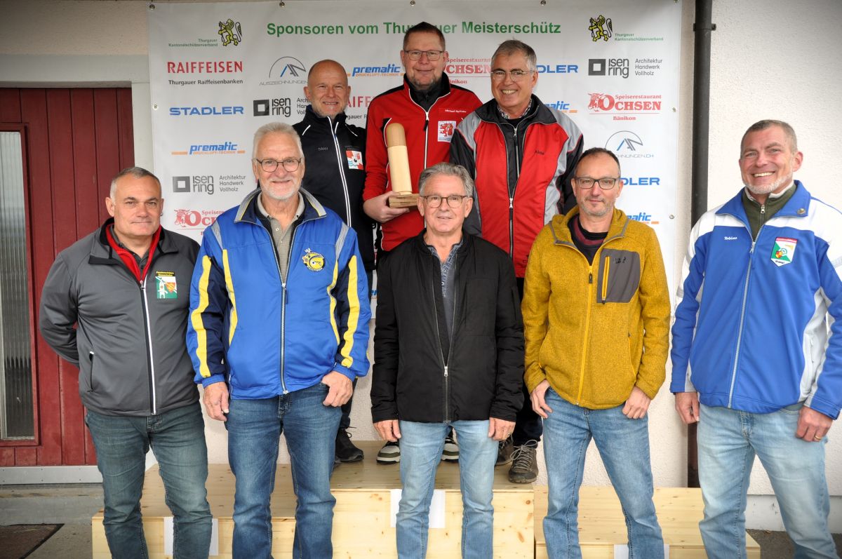 P 50 (v.l.): D. Schnyder, M. Nyffeler, A. Ullmann, F. Muggli, R. Michelin, H. Engler, F. Sommer, T. Josef.