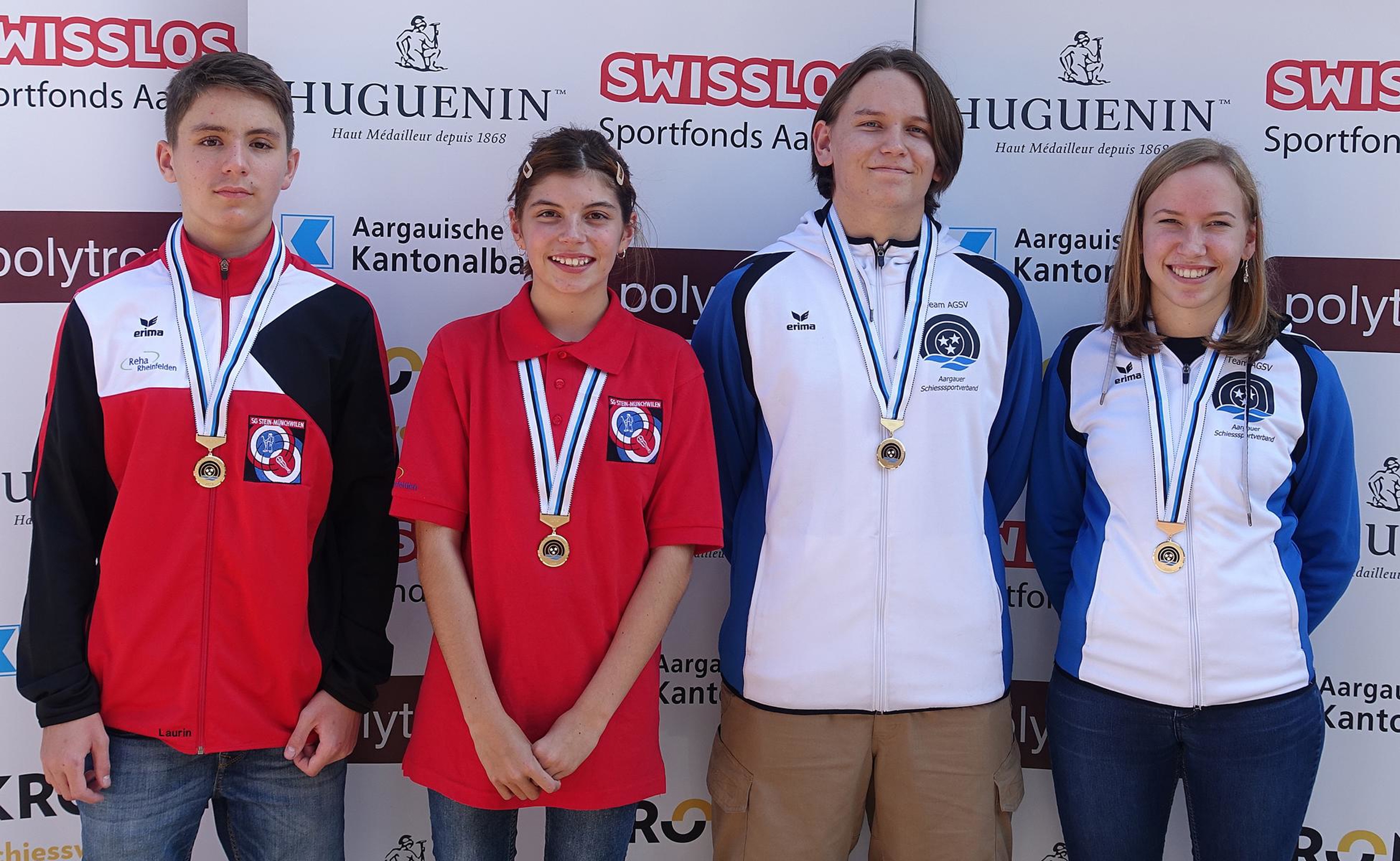 Die vier Kategoriensieger der Einzelwertung (v.l.): Laurin Stäuble (U15 liegend frei), Chiara Bianchi (U15 liegend aufgelegt), Geri Zoller (U21) und Saskia Zoller (U17).