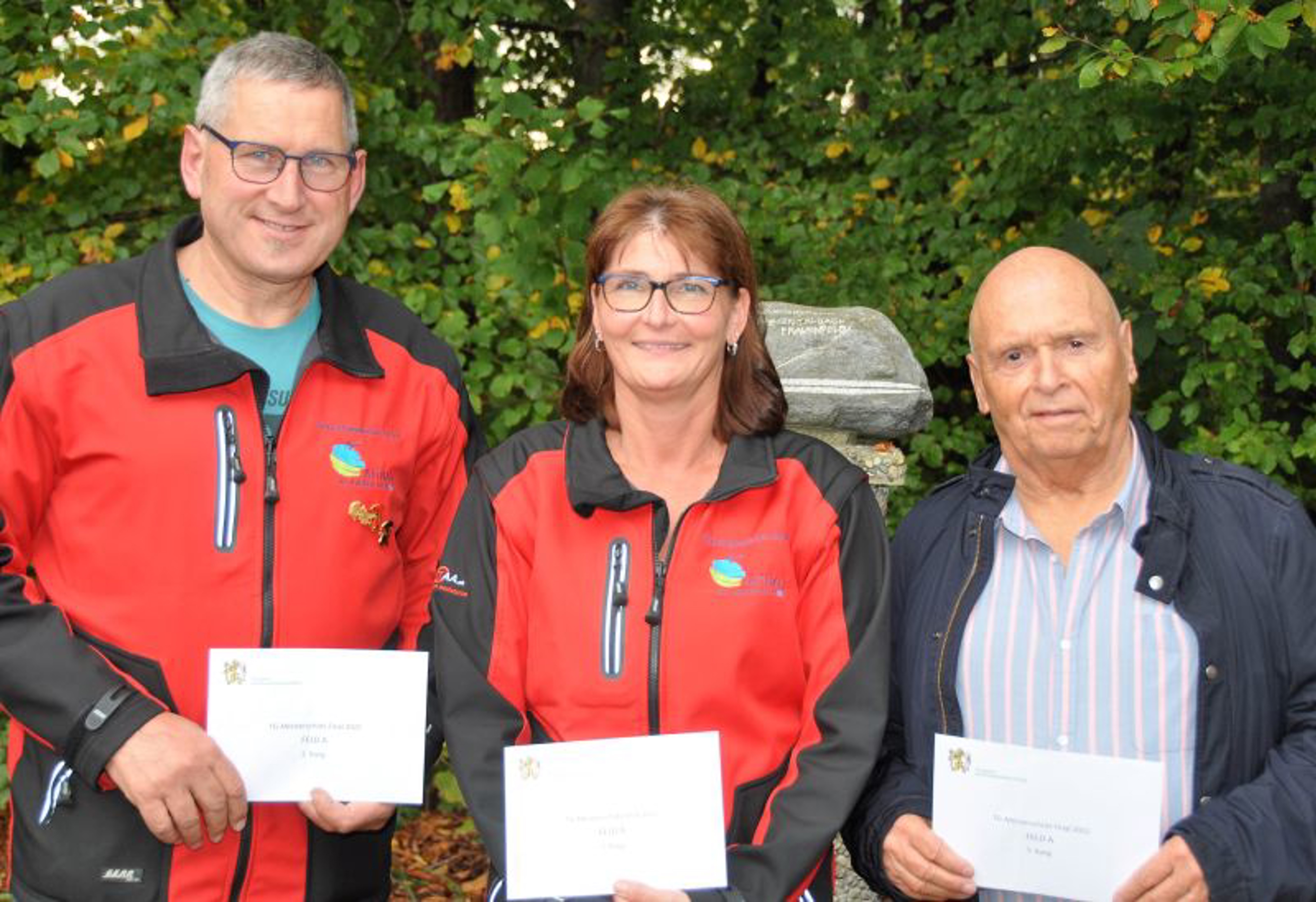 Podest Kategorie A (vl): 2. Ruedi Indergand; 1. Sandra Marolf; 3. Toni Andres.