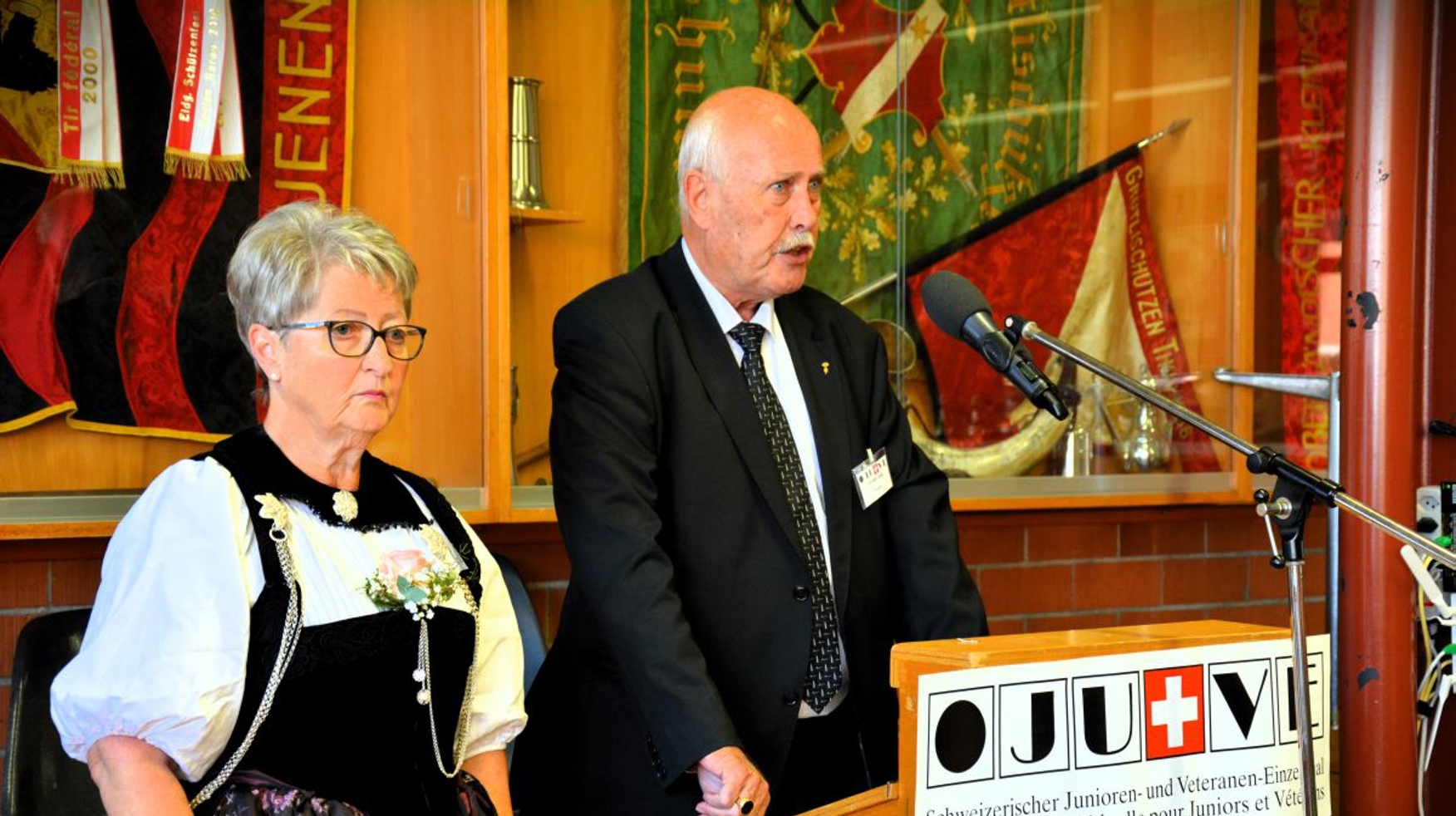 OK-Präsident Jürg Zbinden mit Ehrendame Sonja