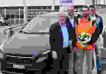 K1600_DSC_2646.JPG Marc Stettler und Jan Wernli von Subaru freuen  sich mit mit Preisgewinner Marc Fischer und LZ-Cup-Chef Urban Hüppi (v.l.).