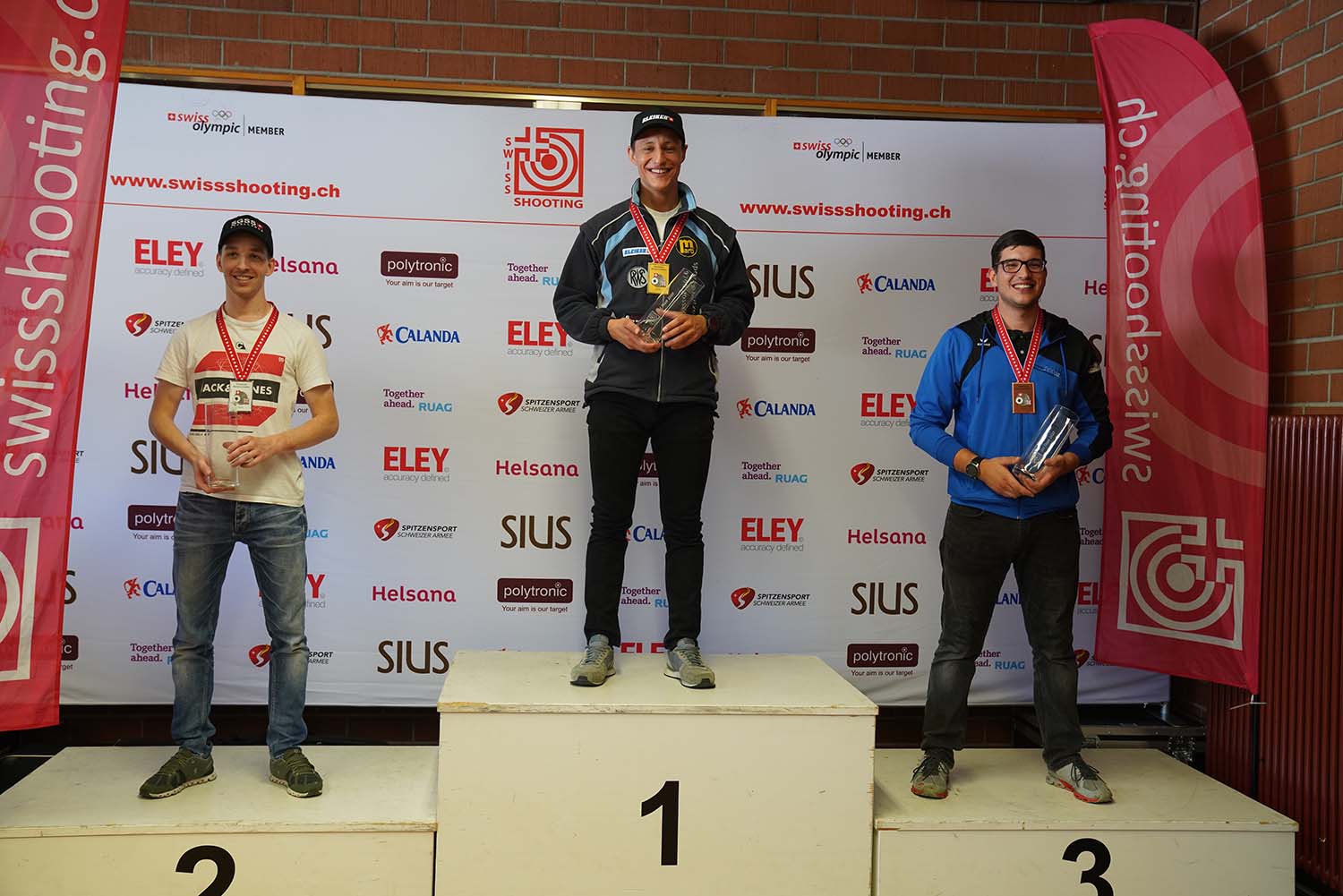 Christoph Dürr zuoberst auf dem Podest vor Sandro Greuter (2.) und Manuel Lüscher, der als ex-Kaderschütze Rang 3 holte.