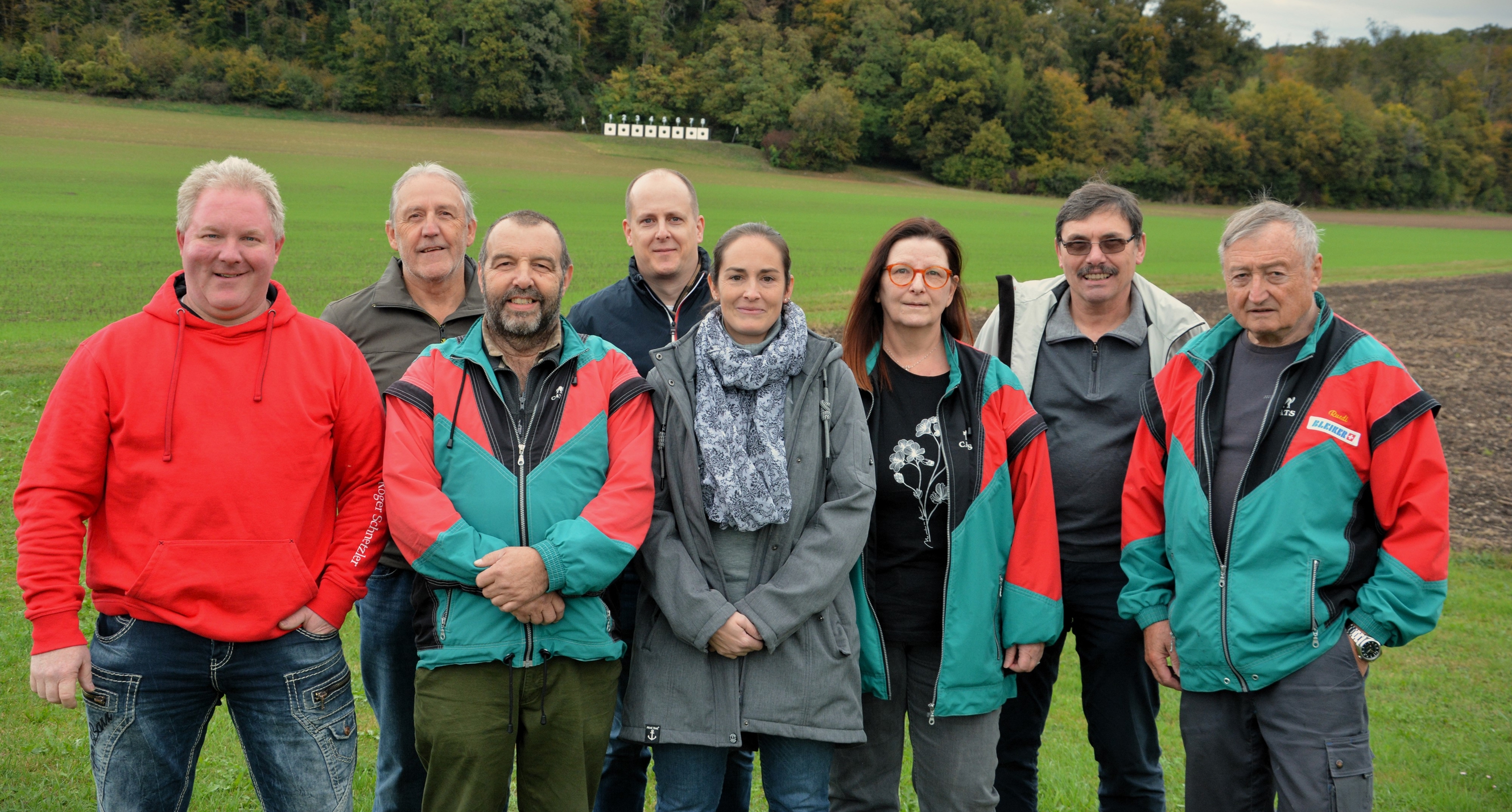 Die Schützen aus Hallau (v.l.): Roger Schnetzler, Ernst Freimüller, Godi Haas, Ralph Frey, Melanie Solci, Sonja Haas, Rolf Zollinger und Rüedi Jäger.