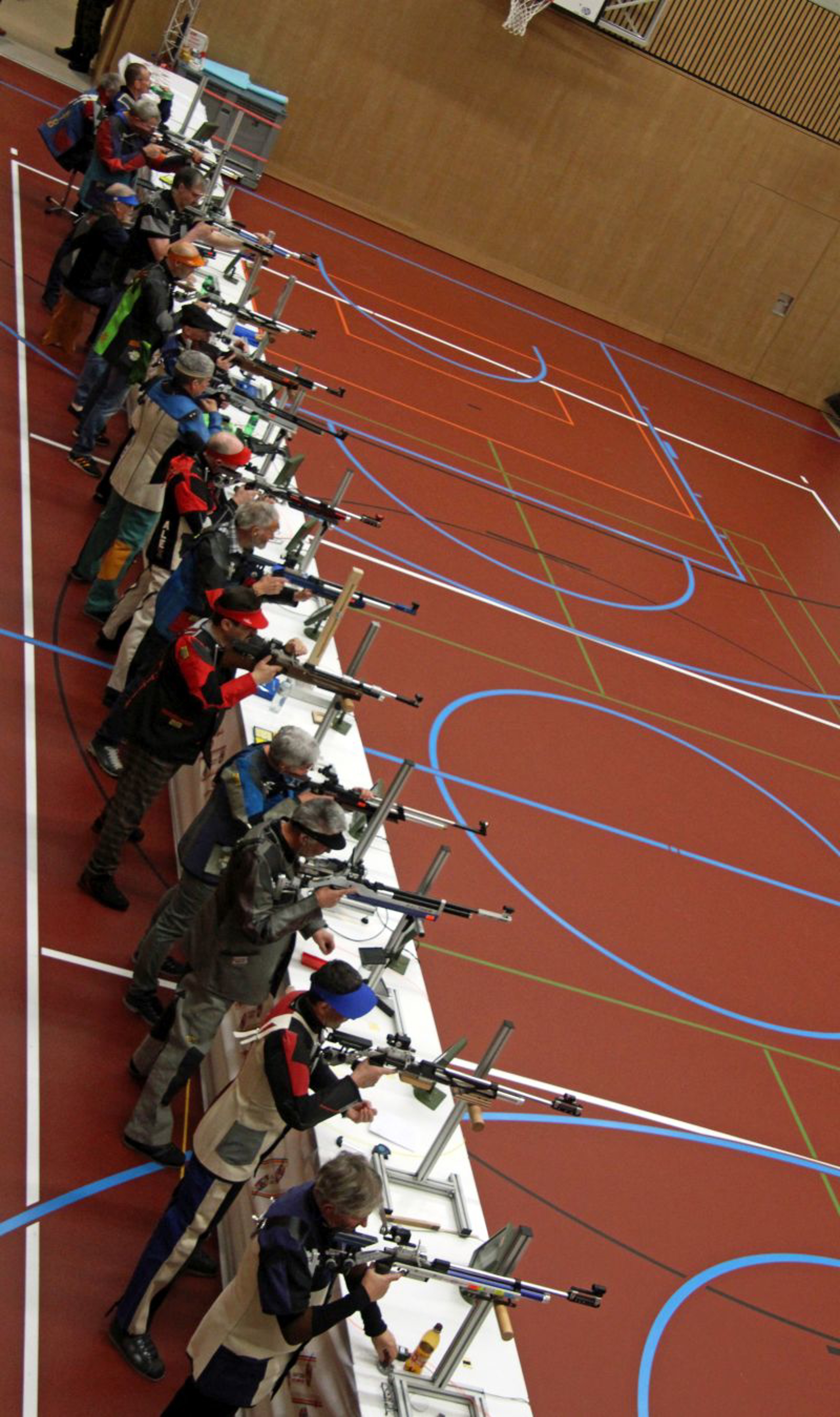 Elite und Nachwuchs zeigten ihre Treffsicherheit an den Bündner Meisterschaften Gewehr und Pistole 10 Meter in Vals.