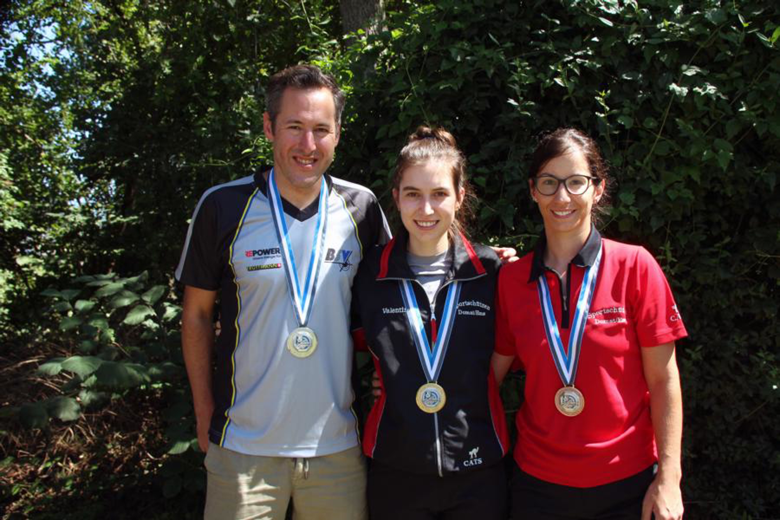 Holten die Medaillen im Liegendwettkampf bei der Elite. (von links) Lars Färber, Valentina Caluori und Cornelia Valentin.