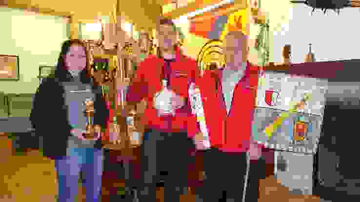 2019-04-01_Amtsschiessen_33664.JPG Erfolgreicher Ruswiler 300m-Schützenverein: Heini Erika (Siegerin Junioren), Felber Robin (Sieger Einzel und Gewinner Hellebarde Kombination), Dula Hans (Vereinssieg).