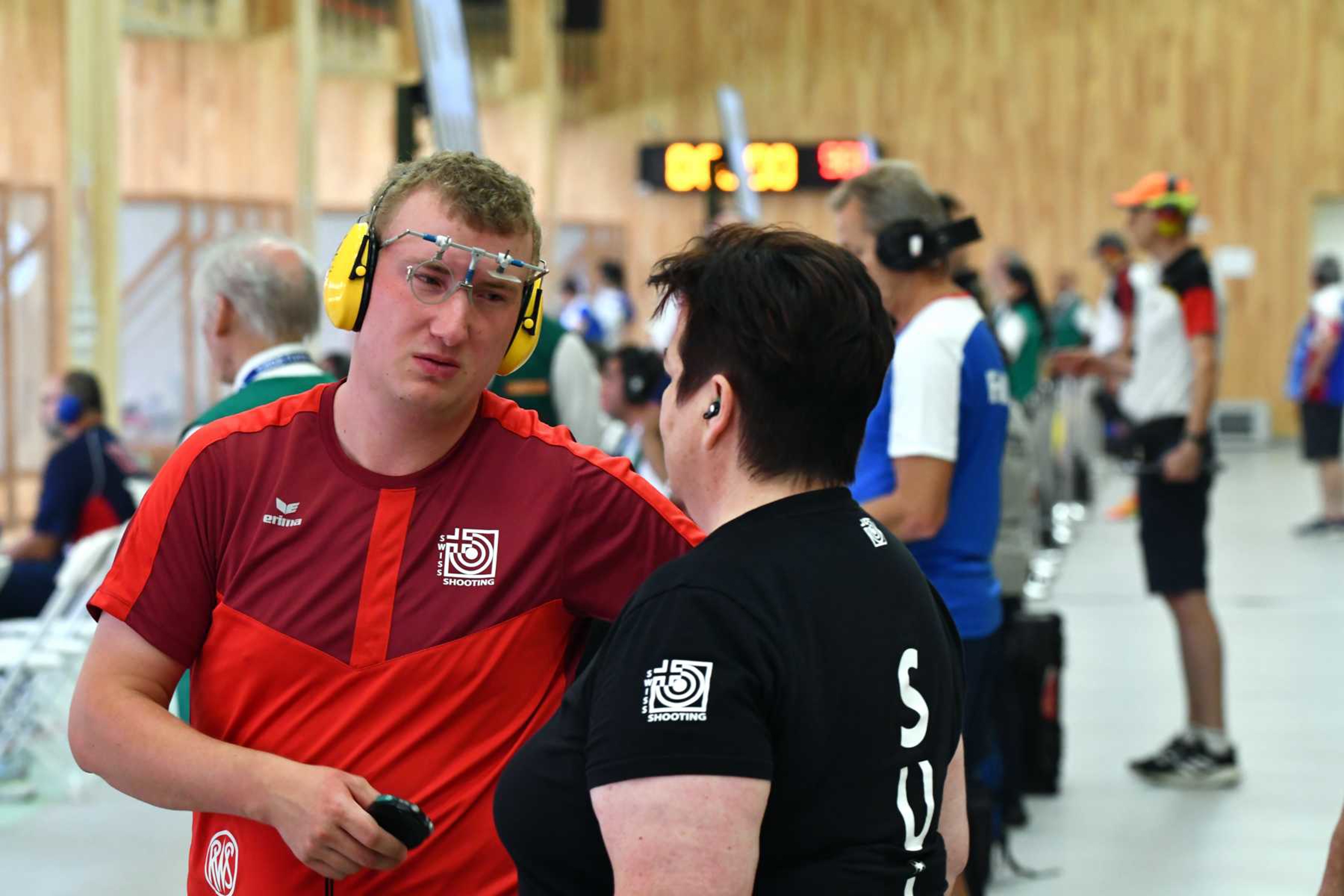 Adrian Schaub mit Trainerin Heidi Diethelm Gerber. 