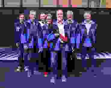 SV-Dietschwil_Empfang-Hampi-Riedweg-2.jpg Die Delegation: Kevin Breitenoser, Kurt Gmür, Stefan Graf, Gabi Riedweg, Hanspeter Riedweg (mit Gabe), sowie Werner Künzli und Rolf Brändli (von links).