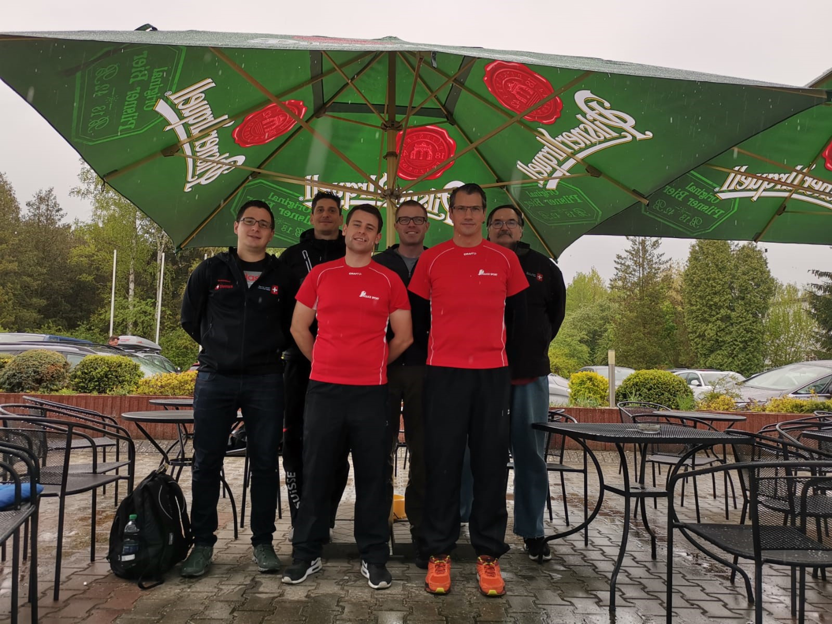 Die Schweizer Delegation an den Polizei-Europameisterschaften (von links): Laurent Stritt, Steve Demierre, Patrik Lustenberger, André Eberhard, Cheftrainer Franz Roth, Roger Bollinger. Auf dem Bild fehlt Stefan Fuchs.