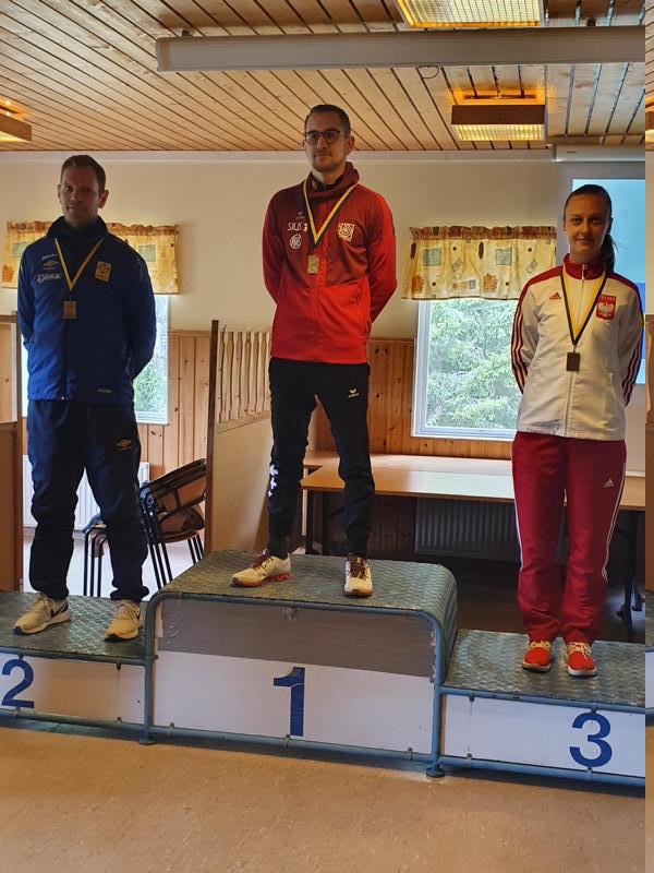 Das Podest Gewehr 300 Dreistellung: 1. Gilles Dufaux, 2. Karl Olsson (SWE), 3. Karolina Kowalczyk (POL).