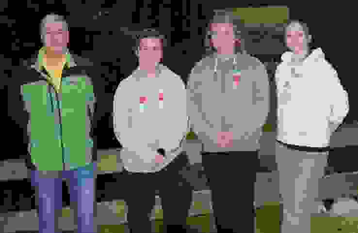 Nachwuchs-FS_SHKSV.JPG Die Gewinner flankiert von SHKSV-Pistolenchef Alain Schneider, Diego Colantonio, Niklaus Moderlak und SHKSV-Nachwuchschefin Céline Depeder (v.l.).