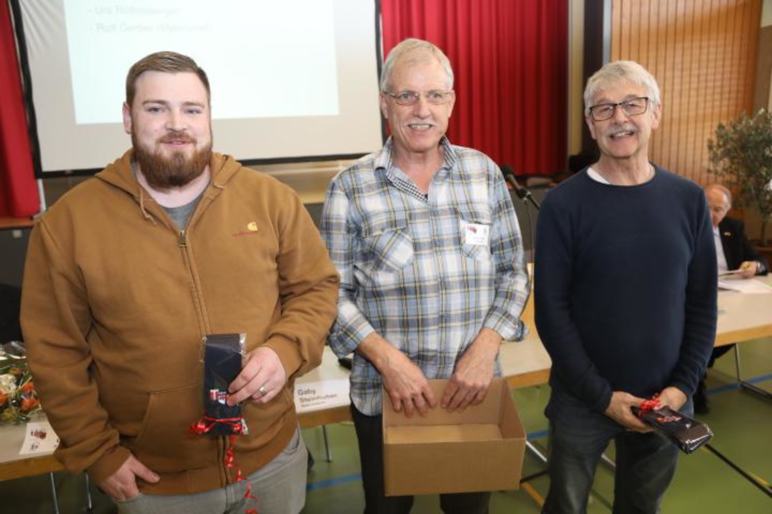 Die neu gewählten Vorstandsmitglieder Rolf Gerber (links) und Urs Röthlisberger (rechts mit Präsident ESV Adrian Junker (Bildmitte).