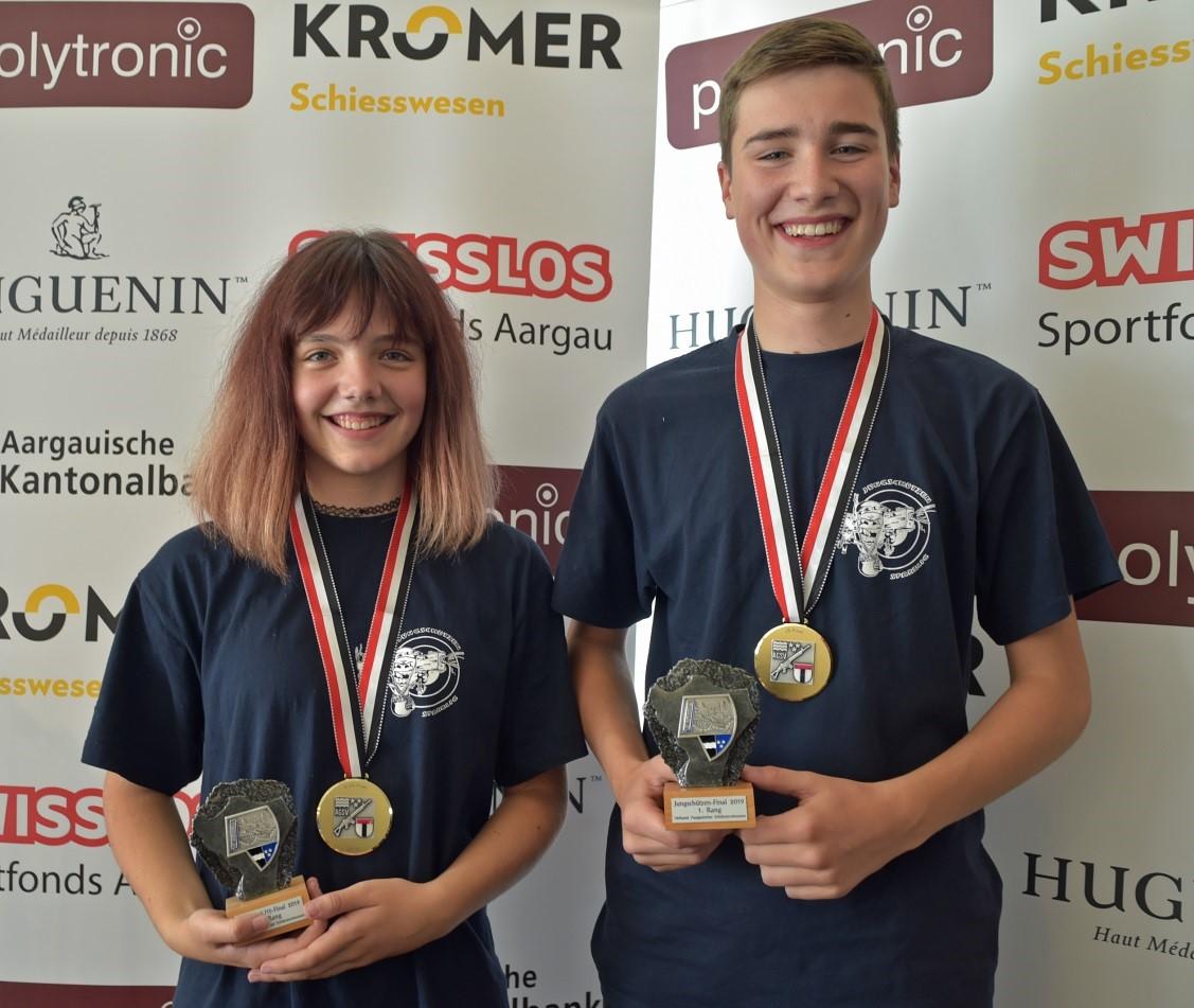 Das Gansinger Siegesduo: Nina Staudacher (U15) und Robin Moser (U21).