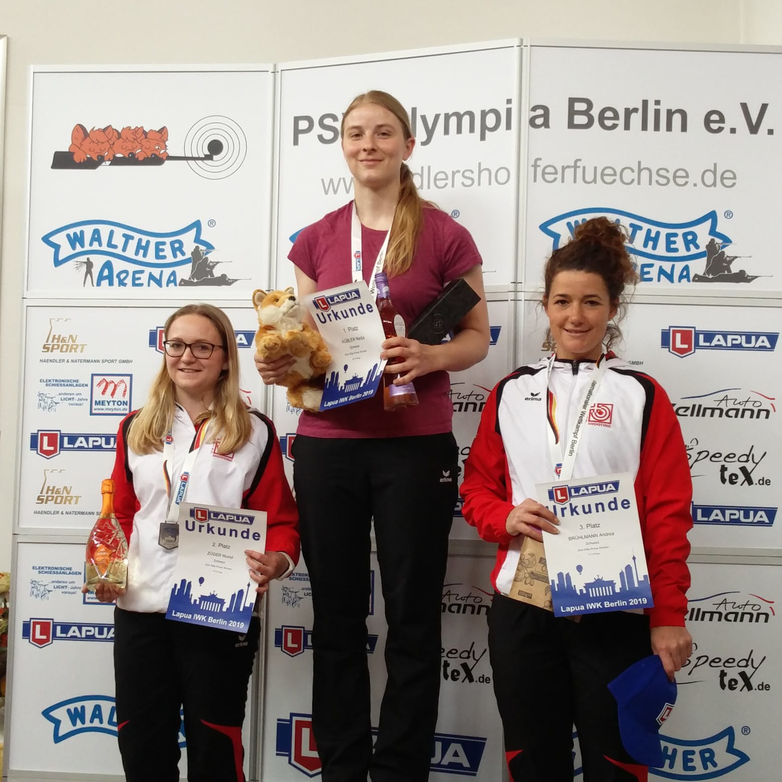 Muriel Züger (links, 2.), Nadja Kübler (Mitte, 1.) und Andrea Brühlmann (3.) waren für einen Schweizer Dreifachsieg besorgt.
