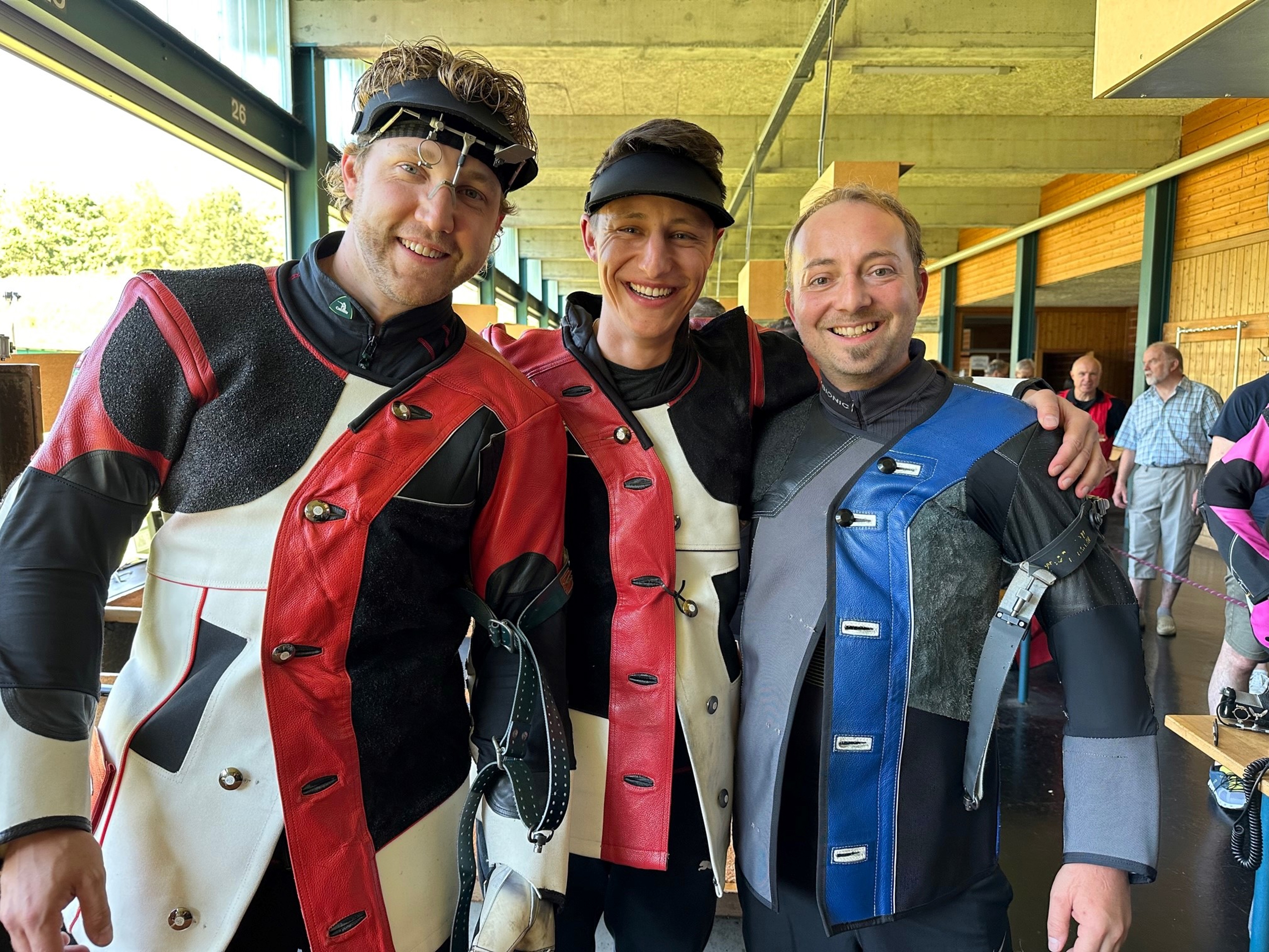 Jan Lochbihler, Christoph Dürr und Jean-Claude Zihlmann nach dem Wettkampf in der Guntelsey in Thun. 