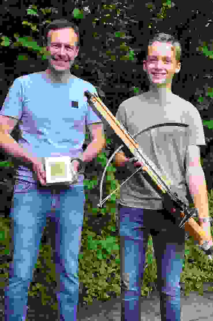 K1600_Armbrustschiessen_Sieger2019.JPG Super getroffen: Marc Lehmann (Thuner Stich) und Nils Spörri (Fulehung-Schuss).