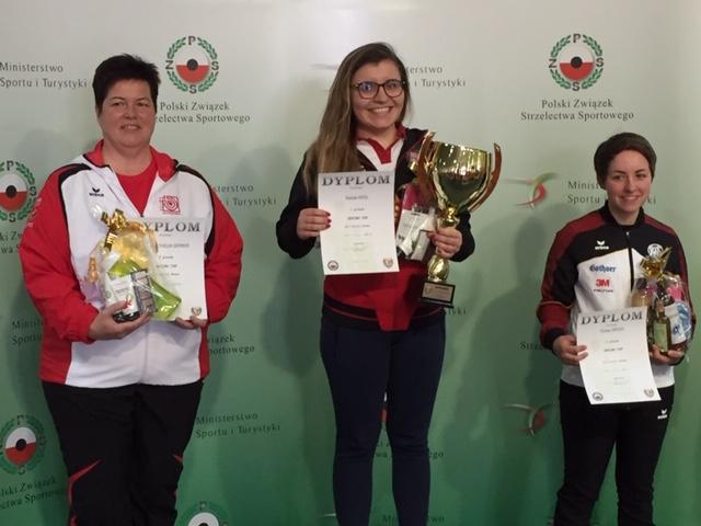 Das Podest Luftpistole (v.l.): Heidi Diethelm Gerber (2.), die Polin Natalia Krol (1.) und Teresa Gross aus Deutschland (3.)