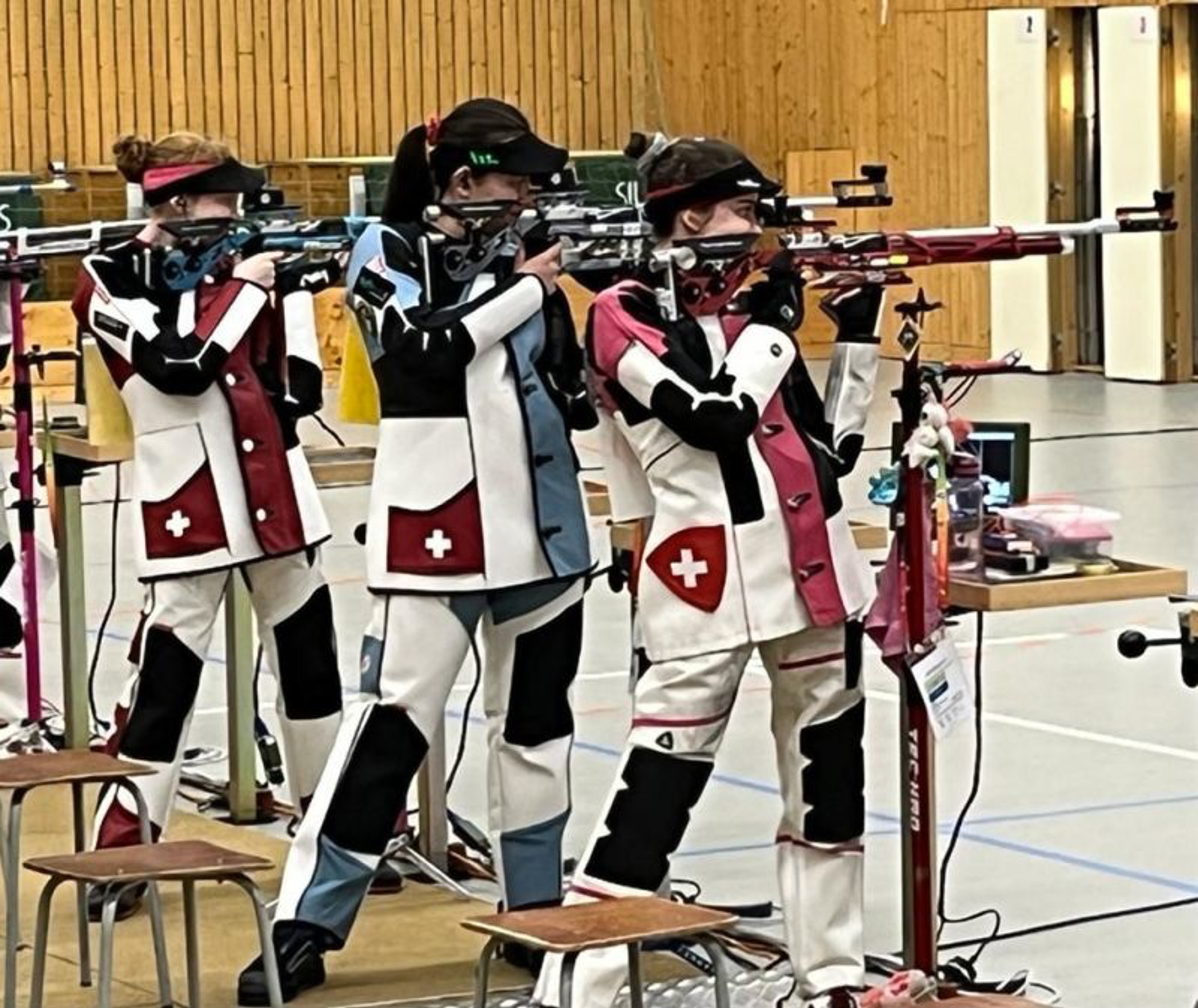 Gewehr 10m Team Juniorinnen: (vl) Audrey Gogniat, Jennifer Kocher, Marta Szabo.