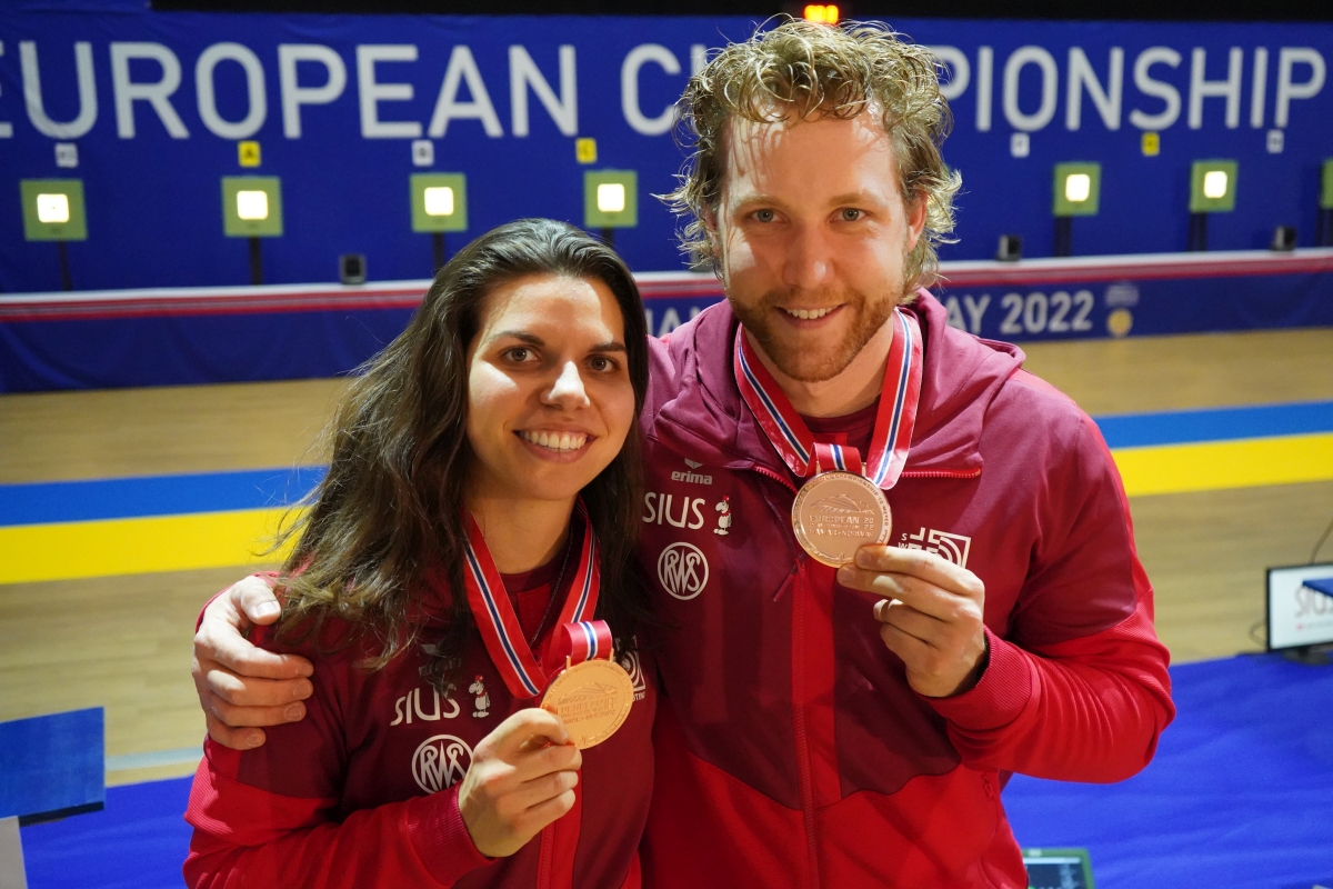 Chiara Leone und Jan Lochbihler gewinnen Bronze.