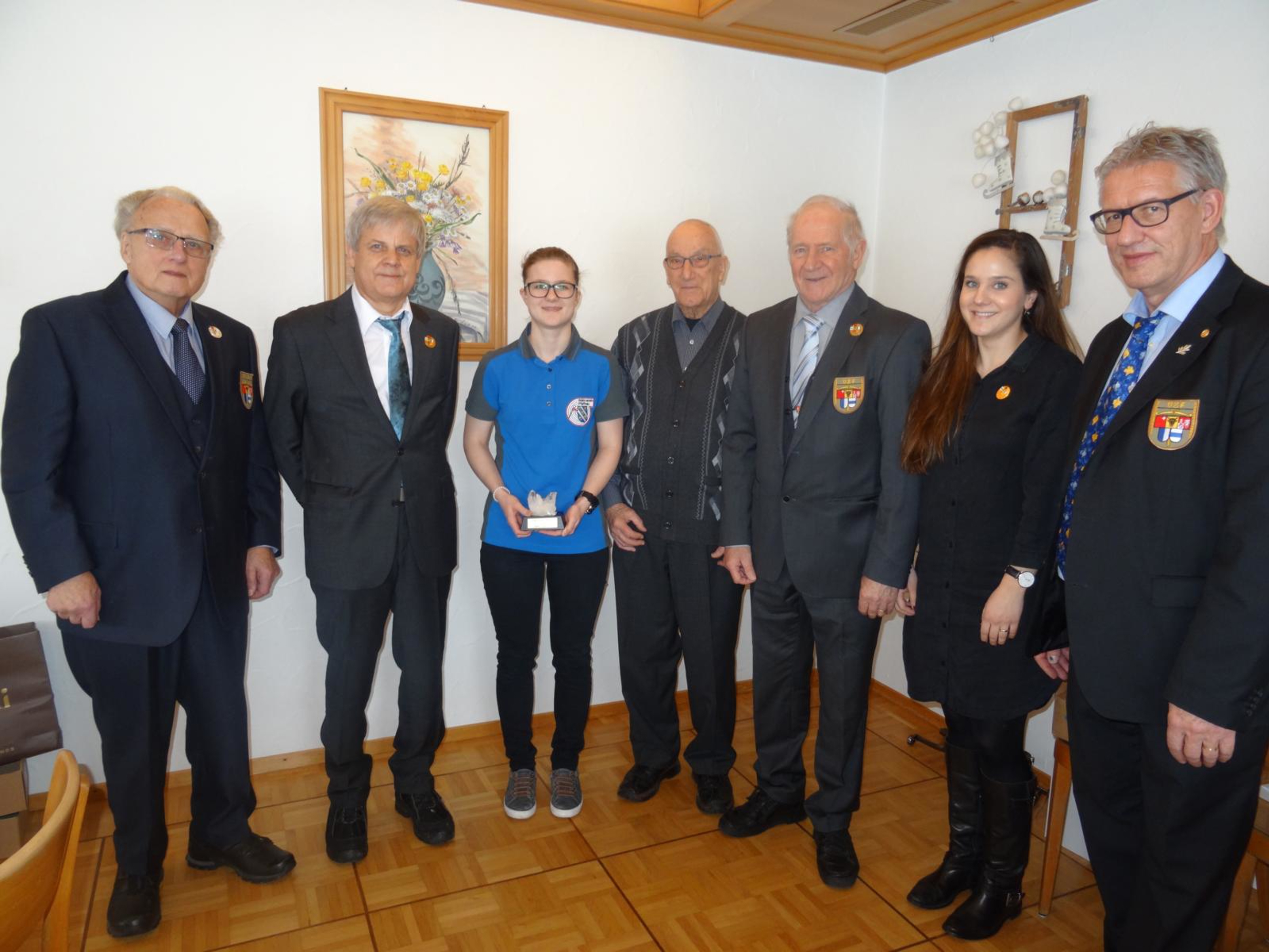 Von links nach rechts: Ernst Pfäffli (Chef FM), Meinrad Schmidig (Kassier, neues Ehrenmitglied), Janine Frei (beste Jungschützin, WV Pfaffnau), Paul Kistler (Ehrenmitglied, Sponsor Bergkristall), Erwin Gander (Präsident), Stèfanie Colombo (Aktuarin), Alois Estermann (Chef WS/HS).
