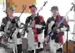 Rifle Trophy 21 G50m 3x40 Frauen Siegertrio.jpg Die strahlende Siegerin Franziska Stark, flankiert von der Deutschen Isabella Straub (2., links) und Muriel Züger als Dritte.