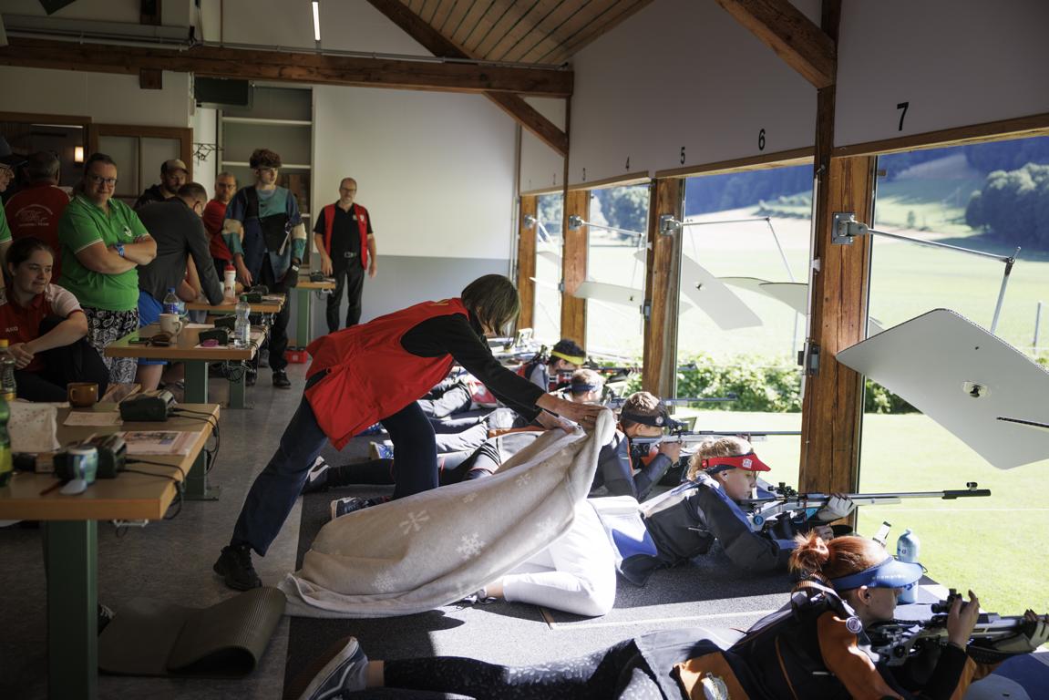 Vor dem ersten Schuss: Eine Decke gegen die Morgenfrische.