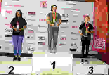 Podest G50m liegend U19-U21.jpg Sarina Hitz als Meisterin zuoberst auf dem Podest vor Jennifer Kocher (2.) und Audrey Gogniat (3.).