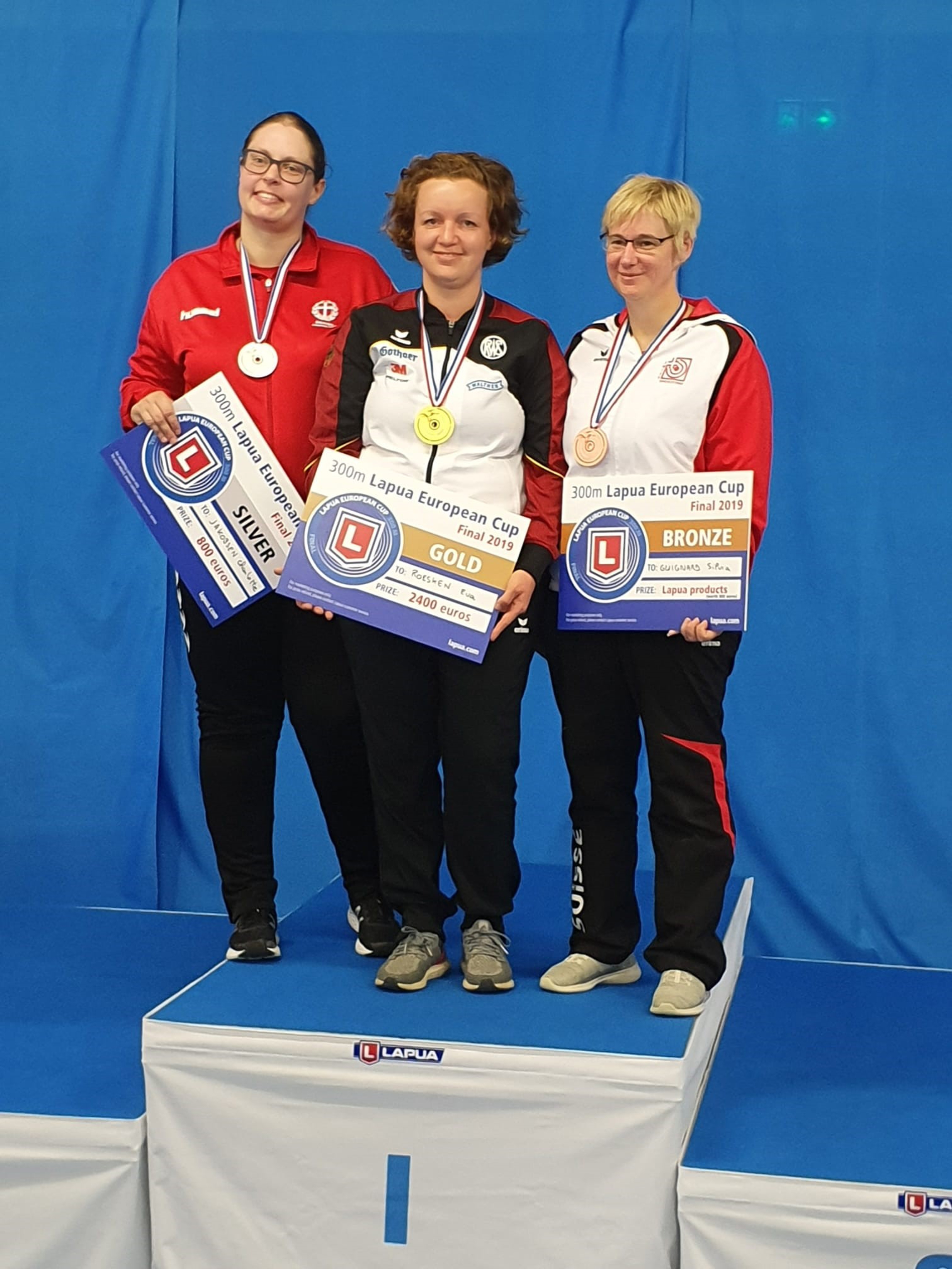 Nach Gold nun Bronze: Silvia Guignard (rechts) belegte im Liegendmatch Gewehr 300m hinter Siegerin Eva Roesken (Mitte) und Charlotte Jakobsen den dritten Rang.