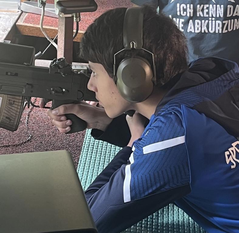Julian Zehnder ist Schützenkönig des Knabenschiessens