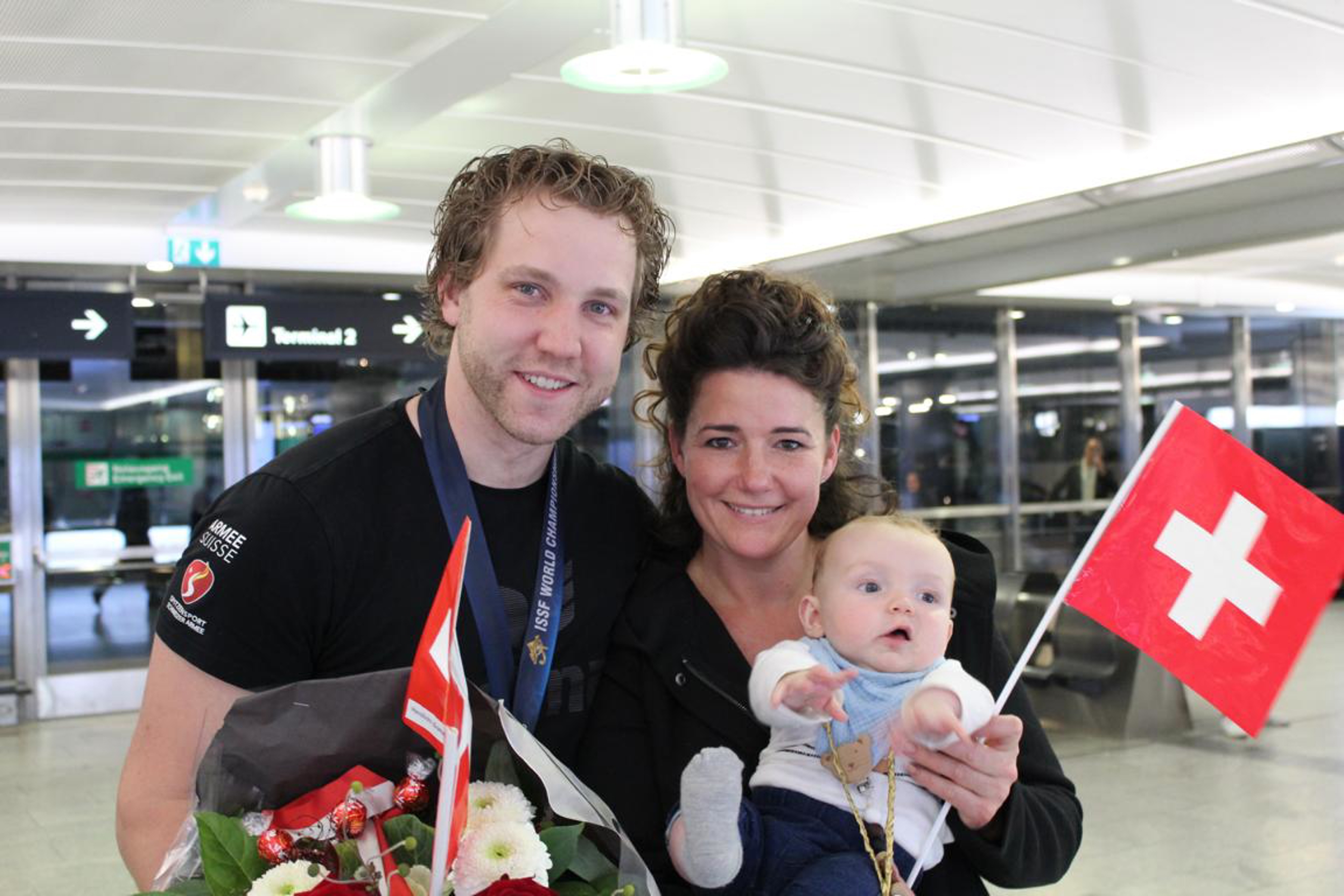 Zurück bei der Familie: Jan Lochbihler mit Partnerin Andrea Brühlmann und Sohn Lio.
