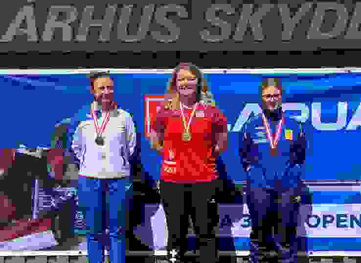 Anja.jpg Das Podest der Frauen Gewehr 300m liegend (v.l.): 2. Agathe Girard (FRA), Siegerin Anja Senti, 3. Alin Ahlin (SWE)