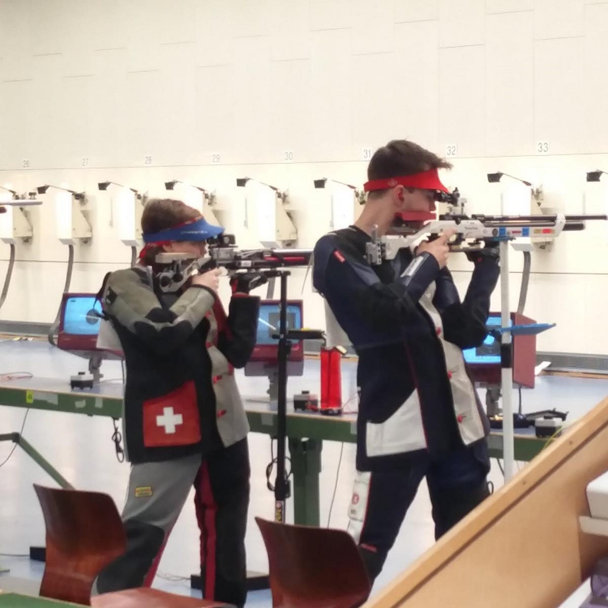 Impression aus dem Mixed-Wettkamf Gewehr 10m: Sarina Hitz und Lukas Roth