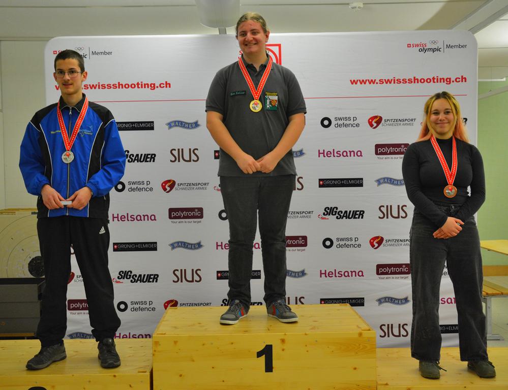 Podest U17D (v.l.): 2. Ruedi Schweizer Neckertal, 1. Ben Koller Diessehofen 3. Liliana Weber Diessenhofen