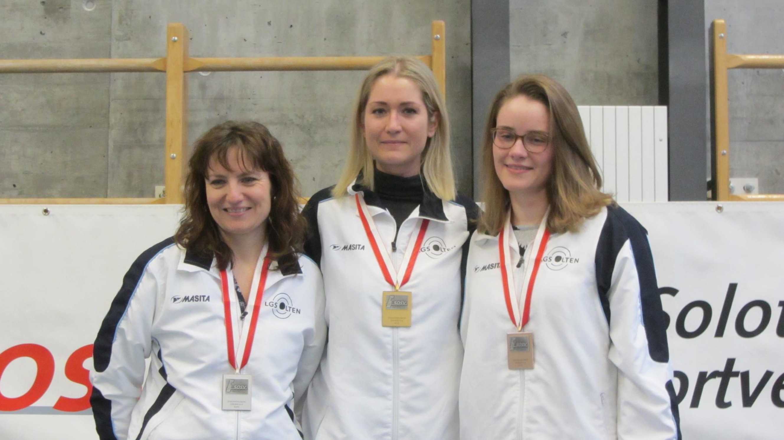 In der Elite-Kategorie der Gewehrschützen gewann Erika Allemann (Olten) vor Yvonne Zähringer (Olten, links) und Sina Jeger (Olten, rechts).