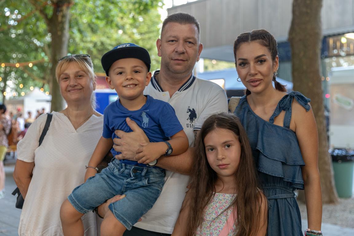 Talibor (Bildmite) kam mit seiner ganzen Famile an die Jubiläumsfeier des SSV. Wichtig war natürlich primär der Luna-Park für die Kinder.